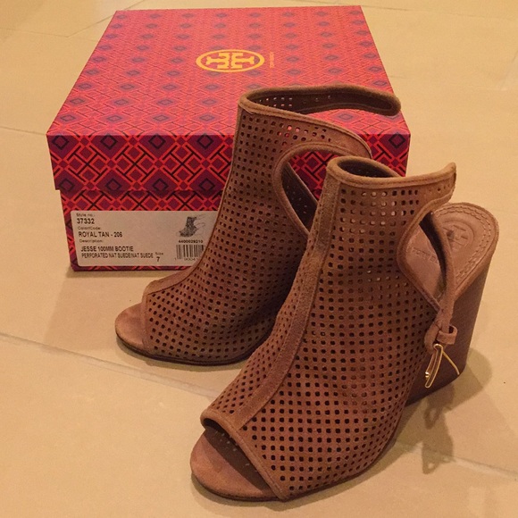 Tory Burch Shoes - Tory Burch Jesse suede bootie size 7